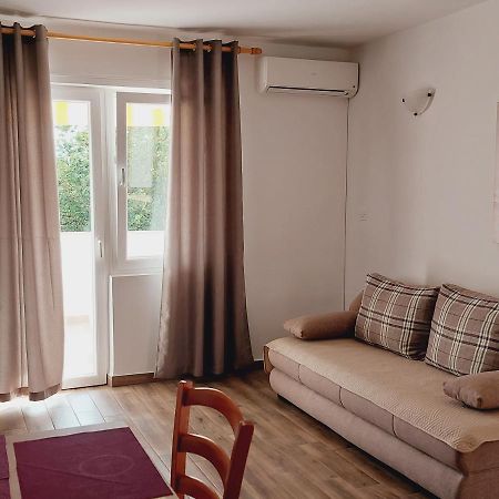 Apartments Nikola Caska Новаля Екстер'єр фото