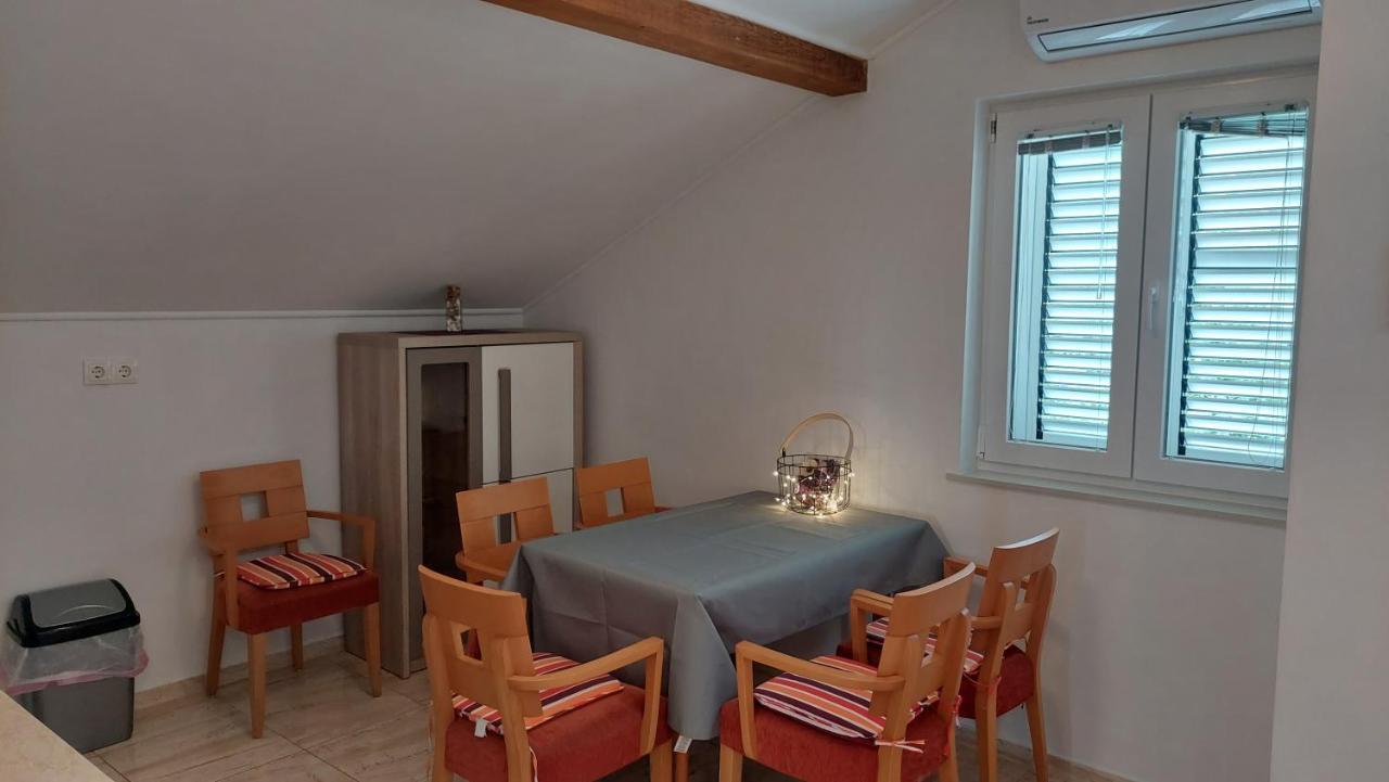 Apartments Nikola Caska Новаля Екстер'єр фото
