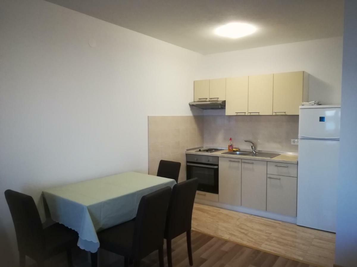 Apartments Nikola Caska Новаля Екстер'єр фото