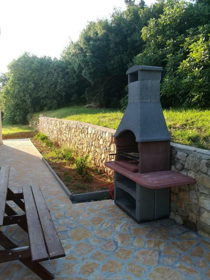 Apartments Nikola Caska Новаля Екстер'єр фото