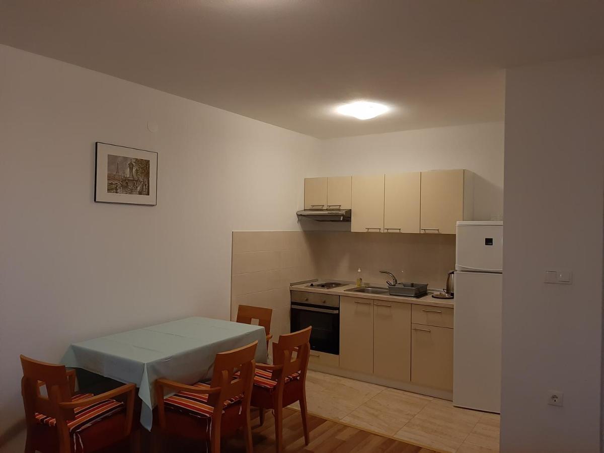 Apartments Nikola Caska Новаля Екстер'єр фото