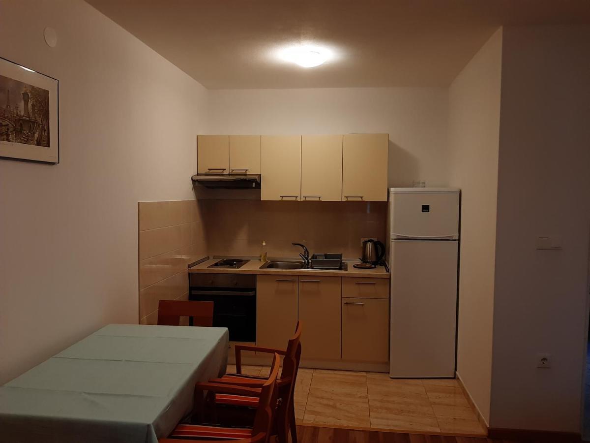 Apartments Nikola Caska Новаля Екстер'єр фото